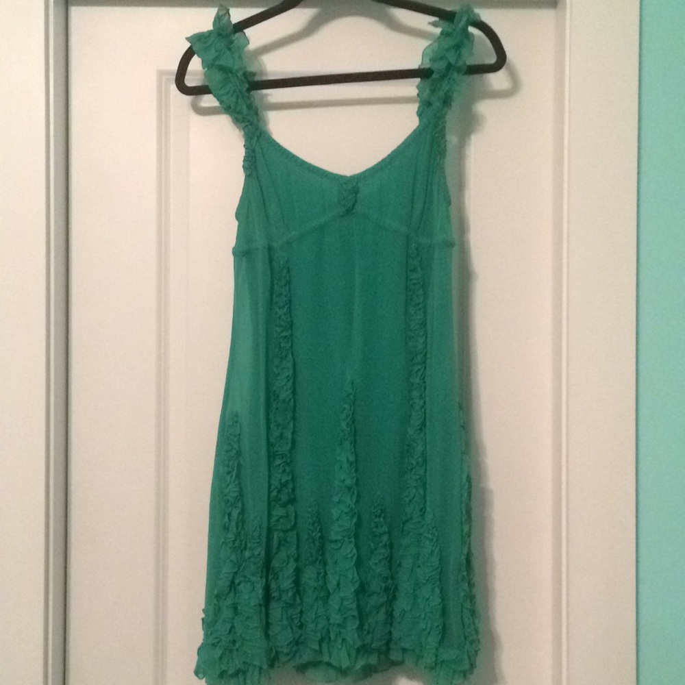Beautiful like New ruffled emerald green dress